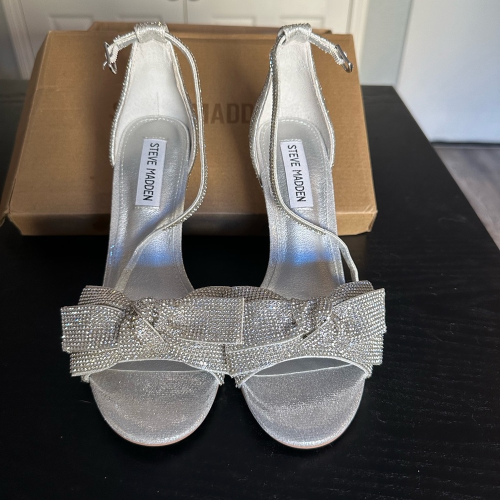 Rhinestone Steve Madden heels W size 7.5